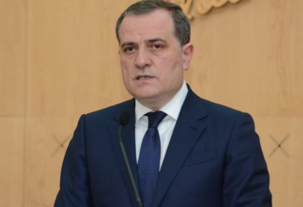 Le ministre azerbaïdjanais des Affaires étrangères part au Tadjikistan