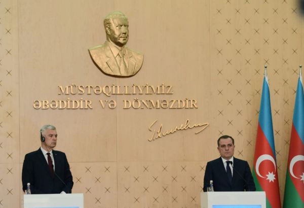 Bakou : conférence de presse conjointe des ministres des Affaires étrangères de l'Azerbaïdjan et de la Slovaquie