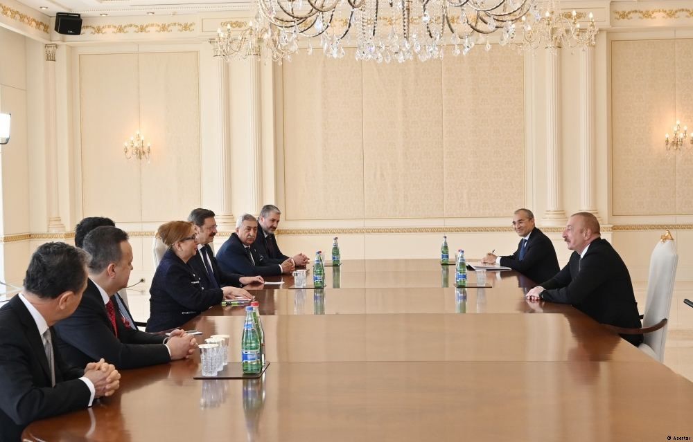 Le président Ilham Aliyev reçoit une délégation menée par la ministre turque du Commerce