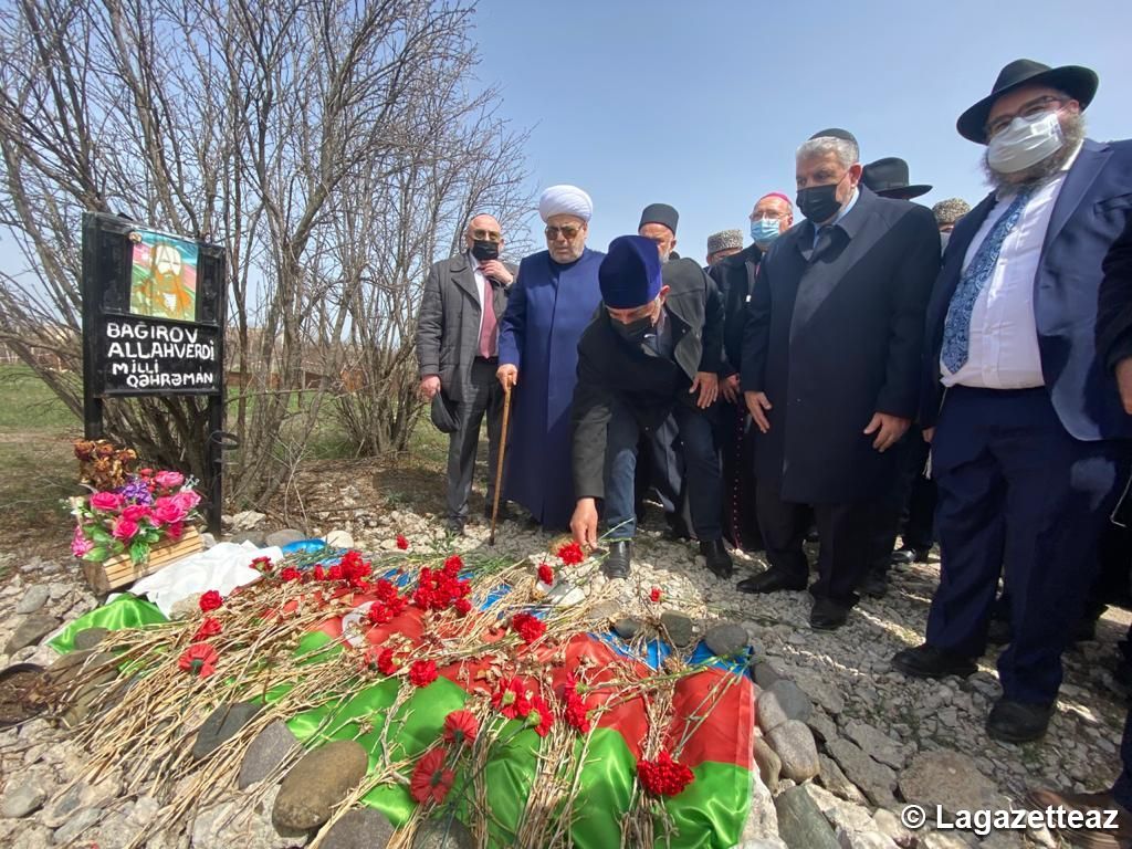 Les chefs des confessions religieuses de l'Azerbaïdjan se sont recueillis sur les tombes des martyrs à Aghdam - PHOTO