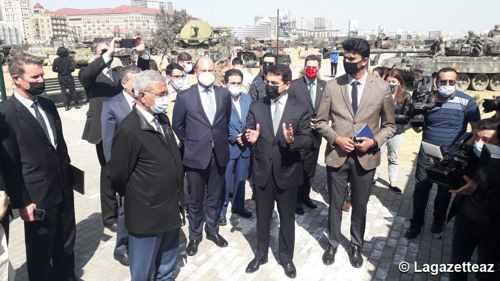 Les représentants des principaux think tanks du monde visitent le Parc des butins de guerre à Bakou