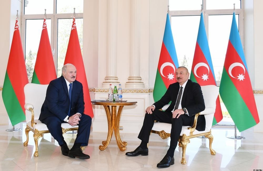 Les présidents azerbaïdjanais et biélorusse s’entretiennent en tête-à-tête
