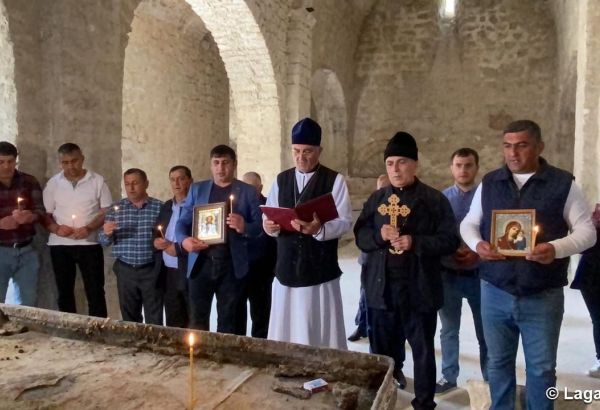 Karabagh : les membres de la Communauté Chrétienne Albanienne-Oudie en Azerbaïdjan visitent un ancien temple à Tugh