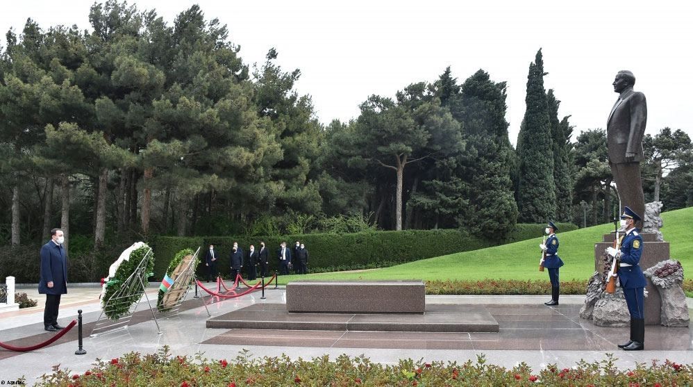 Azerbaïdjan : le Premier ministre géorgien visite la tombe du leader national Heydar Aliyev