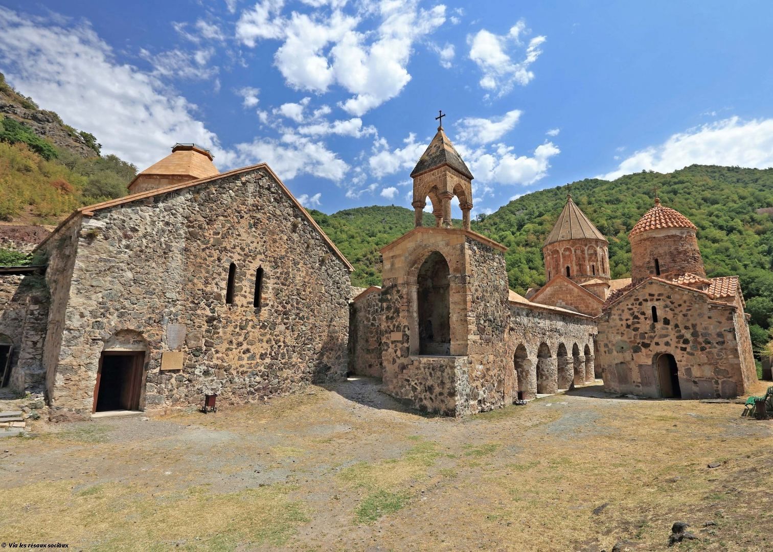 La Communauté Chrétienne Albanienne-Oudie en Azerbaïdjan visite le monastère de Khudaveng