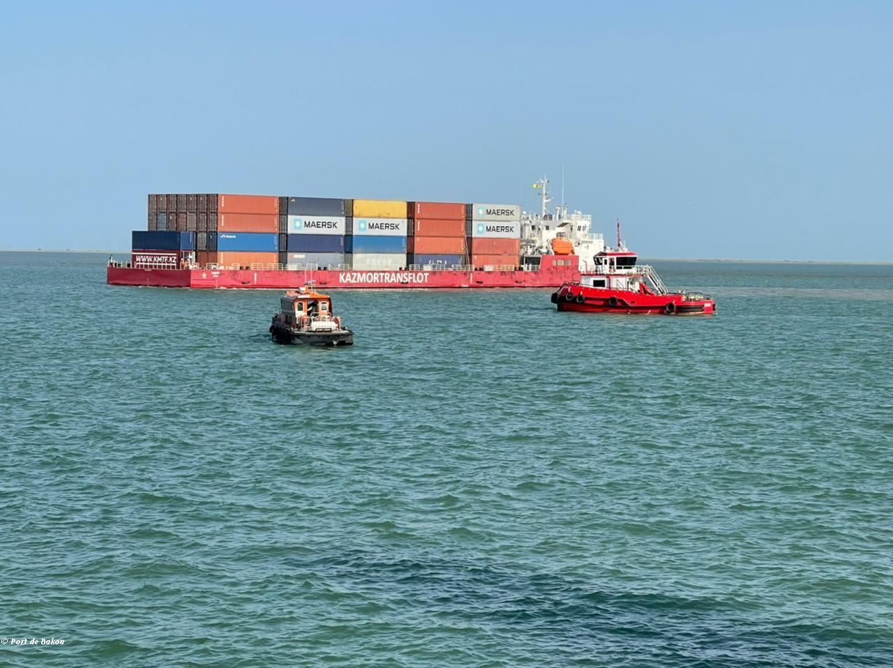 Azerbaïdjan : un porte-conteneurs kazakh contenant plus de 140 conteneurs arrive dans le Port de Bakou