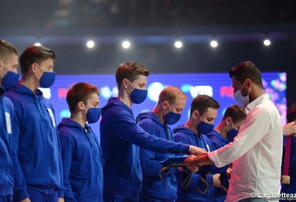 La cérémonie de remise des prix aux gagnants du 16e championnat du monde de gymnastique aérobic dans la compétition par équipe s'est tenue à l'Aréne nationale de gymnastique de Bakou - PHOTO