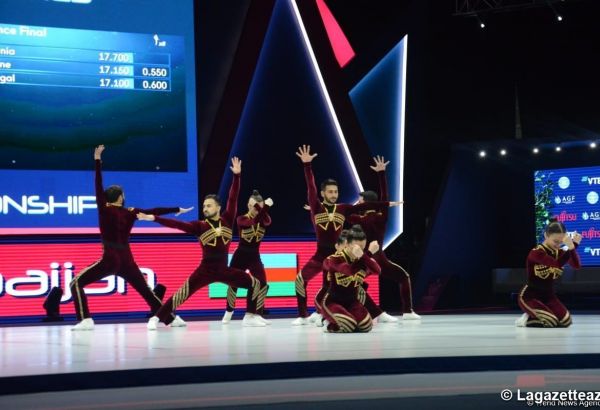 L'équipe azerbaïdjanaise remporte la première place au 16e championnat du monde de gymnastique aérobique à Bakou dans le programme d'aérodance