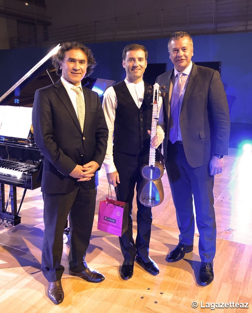 Pour la première fois, un musicien azerbaïdjanais s'est vu décerner la Médaille de la Ville française de Carrières-sous-Poissy