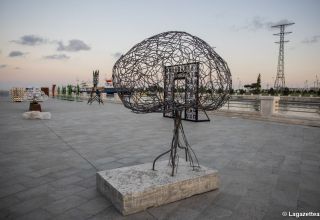 La maison d'édition NARGIS inaugure l'exposition « Reduce , Reuse , Recycle , Respect » sur le Boulevard de Bakou