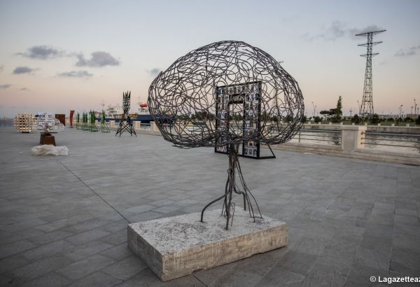 La maison d'édition NARGIS inaugure l'exposition « Reduce , Reuse , Recycle , Respect » sur le Boulevard de Bakou