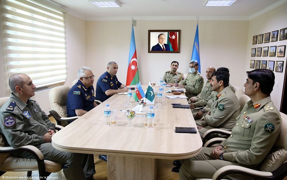 L'Azerbaïdjan et le Pakistan discutent des questions relatives à l'aviation militaire à Bakou