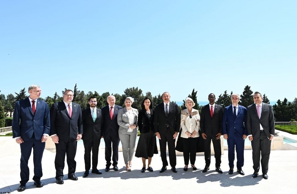 Le président Ilham Aliyev reçoit les lettres de créance des nouveaux ambassadeurs non-résidents de dix pays en Azerbaïdjan