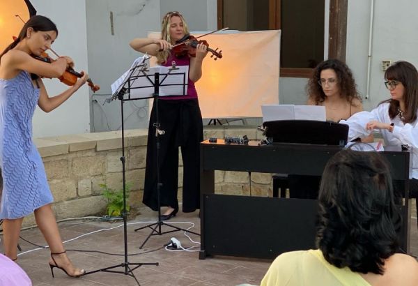 Le festival « Simurgh » et « La danse d'Aïcha » des musiciens azerbaïdjanais à la Galerie Art Tower de Bakou