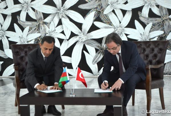 Azerbaïdjan - Turquie : le Centre international du Mugham de Bakou signe un mémorandum de coopération avec l'Institut Yunus Emre