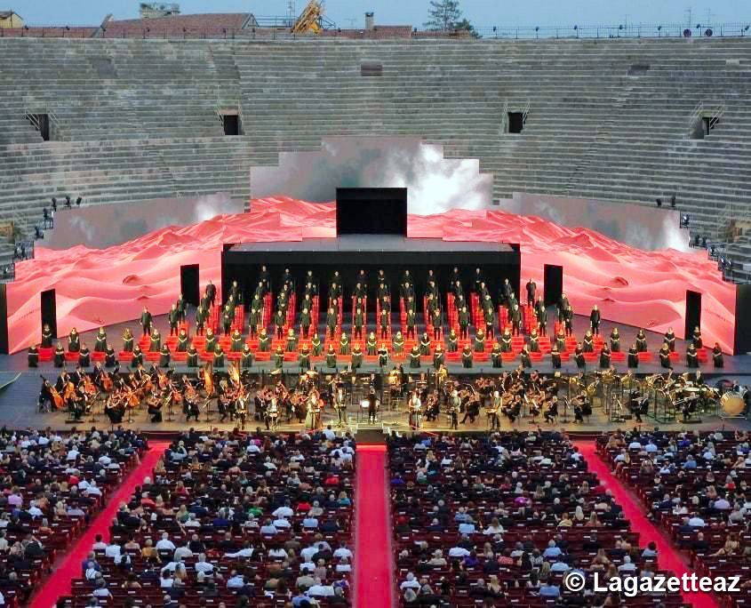 Italie : le chanteur d'opéra azerbaïdjanais Azer Zadeh s'est triomphalement produit dans un ancien amphithéâtre romain destiné aux combats de gladiateurs - (PHOTO/VIDEO)