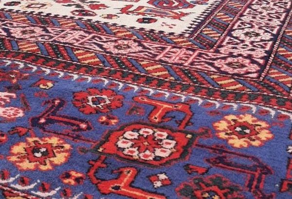 Tapisserie en Azerbaïdjan : le plus grand tapis tissé au cours de cette année a été retiré du métier à tisser d'un atelier de la société « Azerkhaltcha »