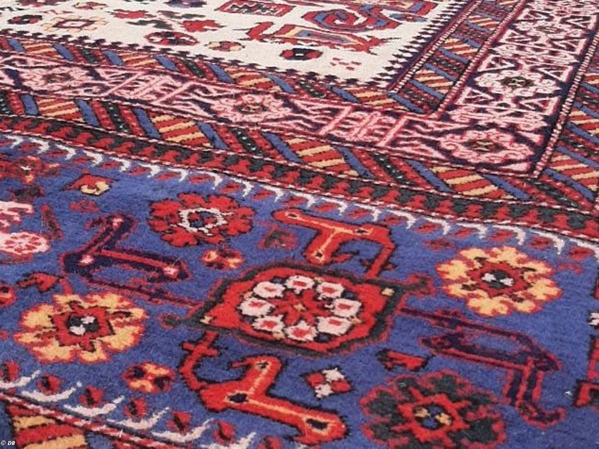 Tapisserie en Azerbaïdjan : le plus grand tapis tissé au cours de cette année a été retiré du métier à tisser d'un atelier de la société « Azerkhaltcha »