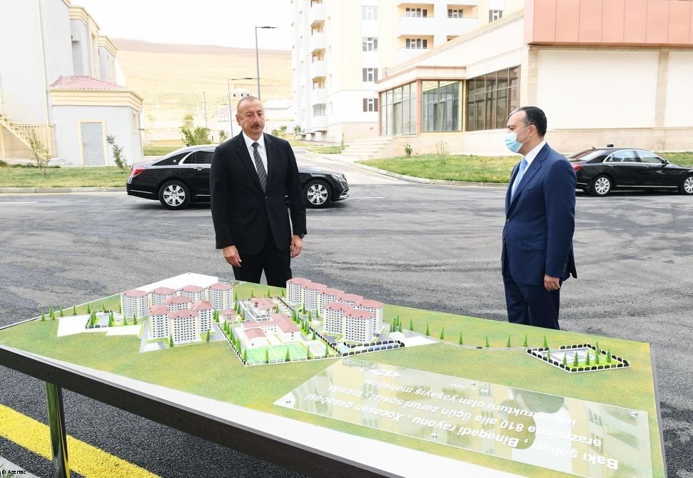 Le président Ilham Aliyev participe à la cérémonie d’attribution des logements et automobiles aux familles des martyrs et aux mutilés de guerre