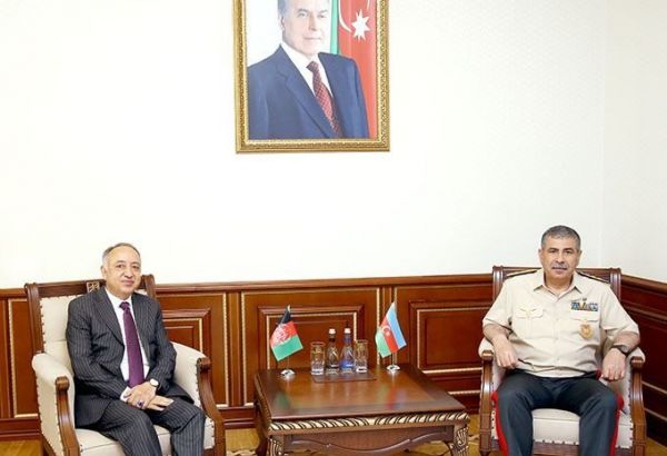 Le ministre azerbaïdjanais de la Défense rencontre le nouvel Ambassadeur afghan