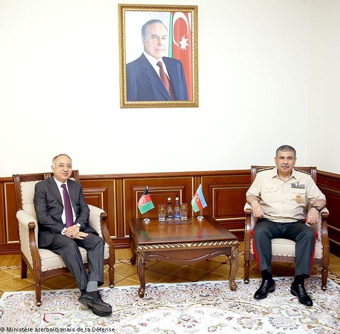 Le ministre azerbaïdjanais de la Défense rencontre le nouvel Ambassadeur afghan