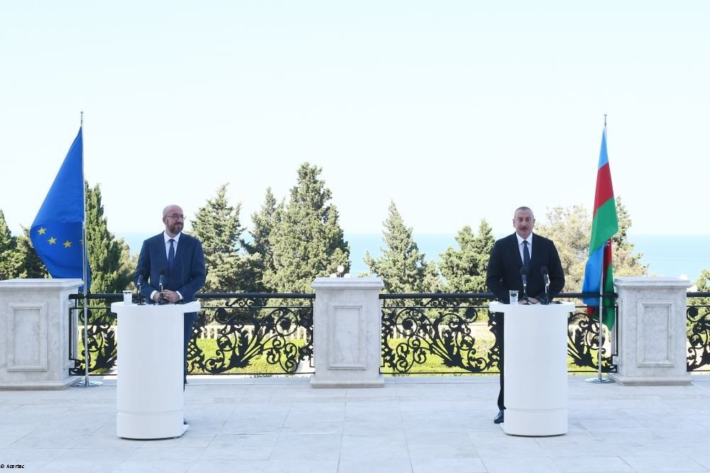 Le président Ilham Aliyev et le président du Conseil européen Charles Michel tiennent une conférence de presse conjointe