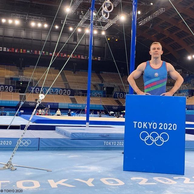 Le gymnaste azerbaïdjanais Ivan Tikhonov participe aux Jeux Olympiques de Tokyo 2020
