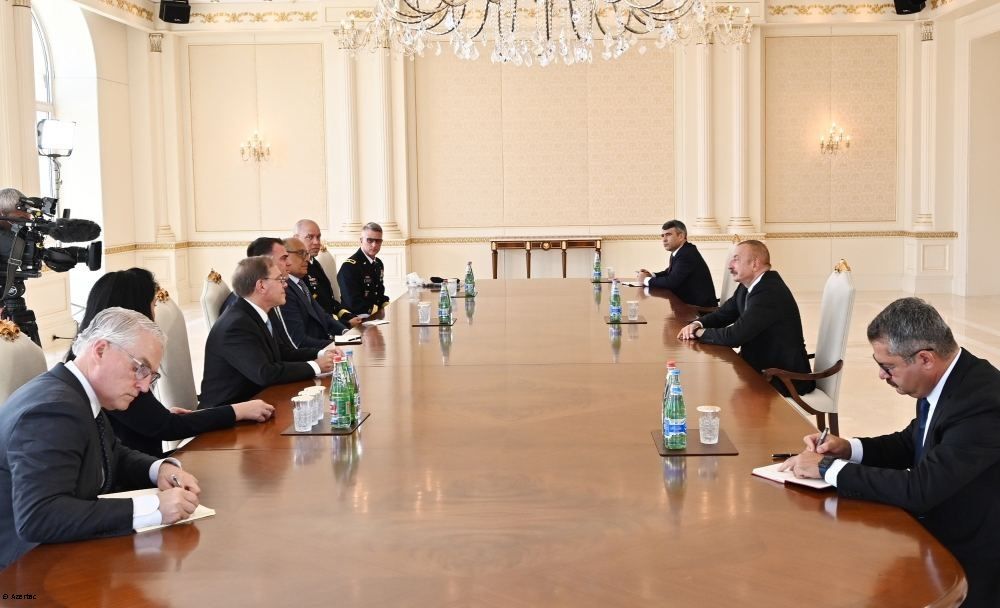 Le président Ilham Aliyev reçoit une délégation menée par le gouverneur de l’Oklahoma