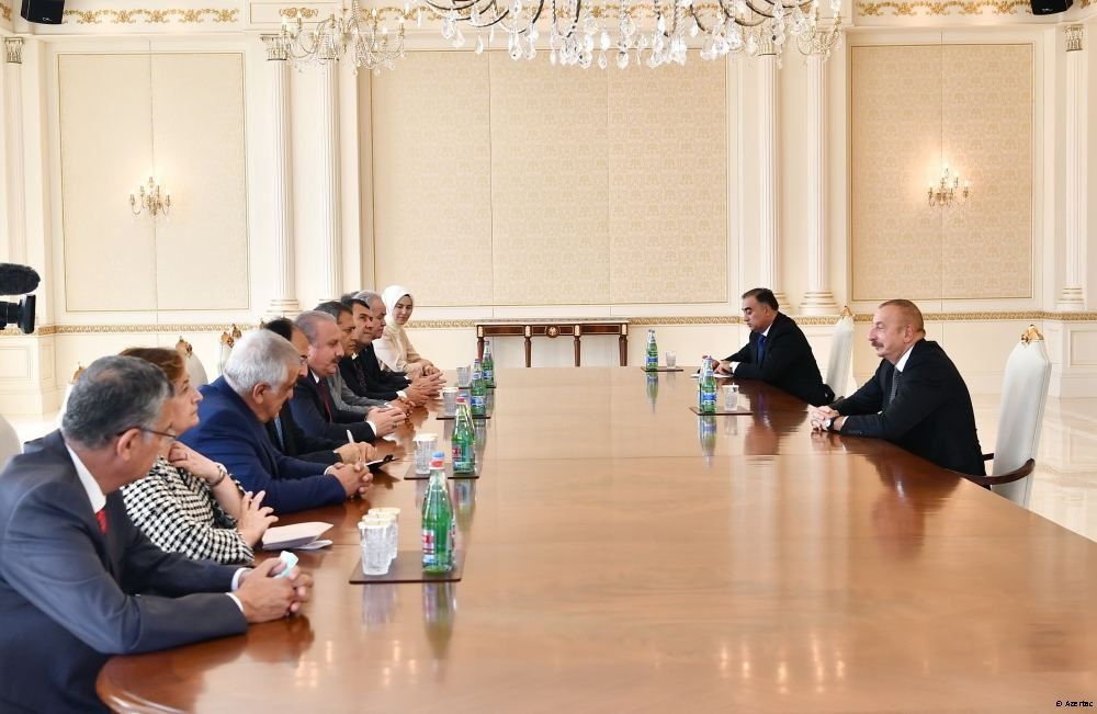 Le président Ilham Aliyev reçoit une délégation menée par le président de la Grande Assemblée nationale de Turquie
