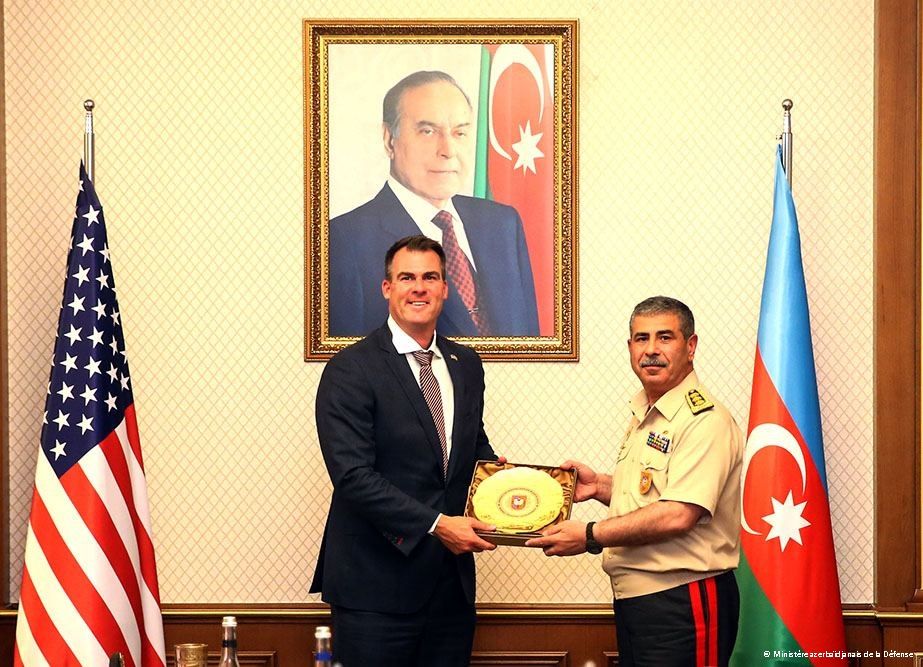 Le ministre azerbaïdjanais de la Défense rencontre une délégation de l'Oklahoma - Gallery Image