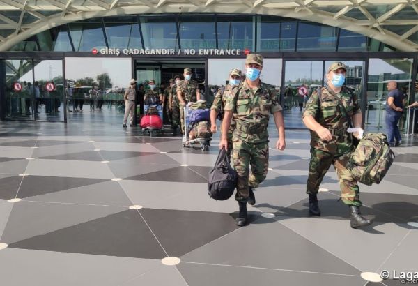 Le premier groupe des secouristes du Ministère azerbaïdjanais des Situations d'urgence envoyé en Turquie pour lutter contre les feux de forêt regagne l'Azerbaïdjan