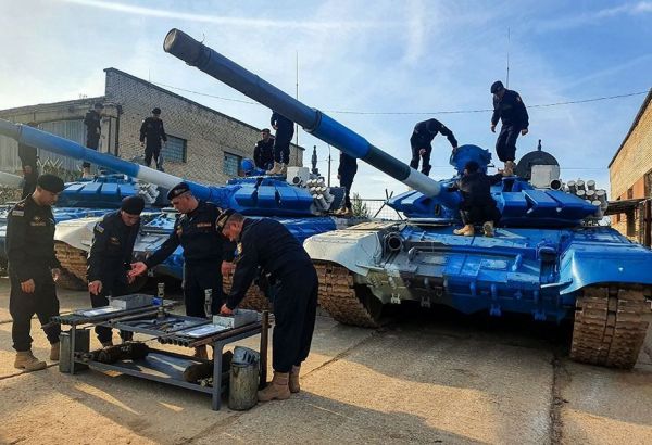 Les militaires azerbaïdjanais participant à la compétition « Biathlon de chars » en Russie ont vérifié l'état technique de leurs véhicules de combat