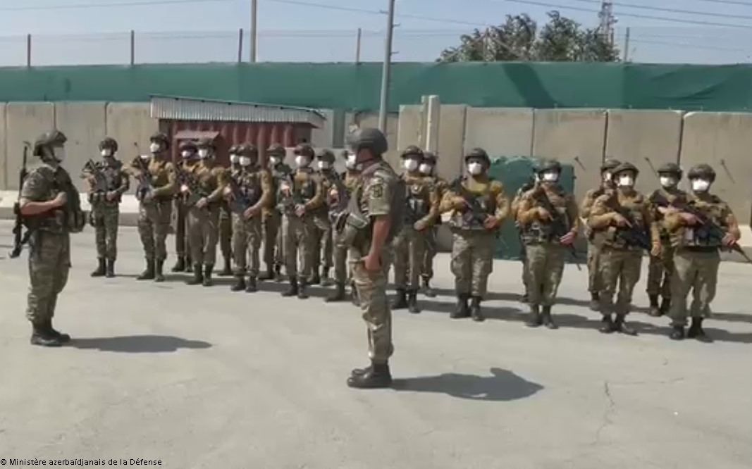 Afghanistan : l'unité azerbaïdjanaise de maintien de la paix assure l'évacuation en toute sécurité d'une centaine de ressortissants français de Kaboul