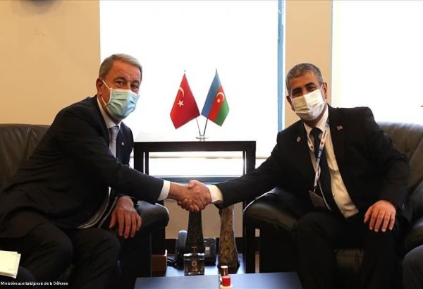 Les ministres de la Défense de l'Azerbaïdjan et de la Turquie se rencontrent à Istanbul