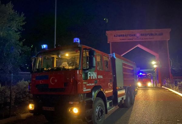 Le dernier groupe de pompiers du Ministère azerbaïdjanais des Situations d'urgence rentre chez lui depuis la Turquie