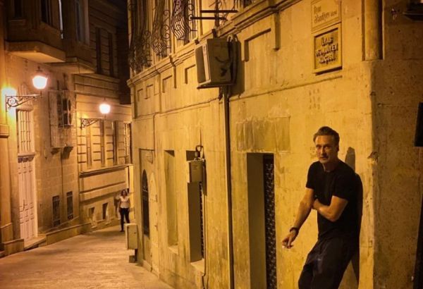 Le célèbre styliste russe Vadim Galaganov a organisé une visite virtuelle sur la vieille ville de Bakou