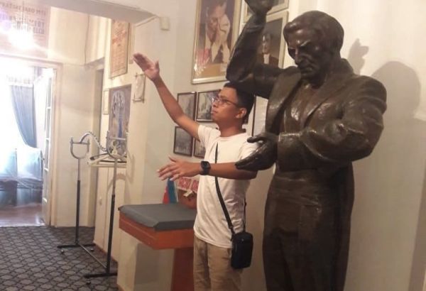 Un pianiste philippin visite la Maison-musée du maestro azerbaïdjanais Niyazi à Bakou