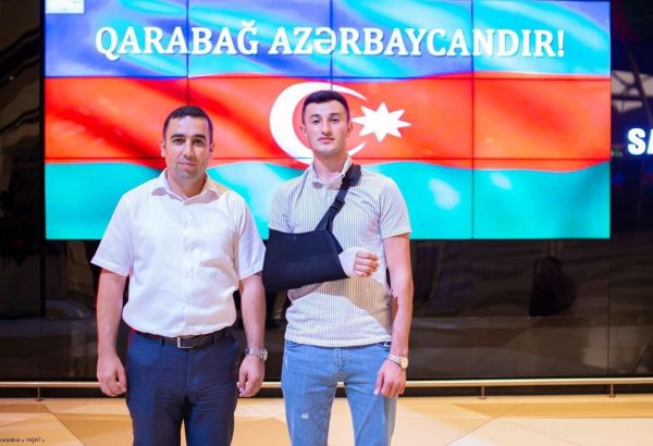 Un autre groupe de militaires azerbaïdjanais rentre chez lui après avoir été soigné en Turquie