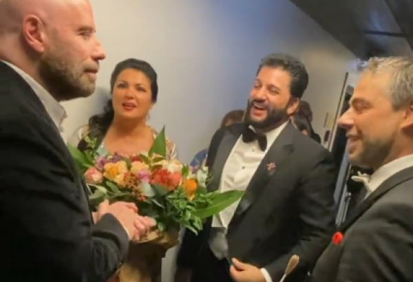 L'acteur américain John Travolta rencontre des artistes azerbaïdjanais de renommée mondiale
