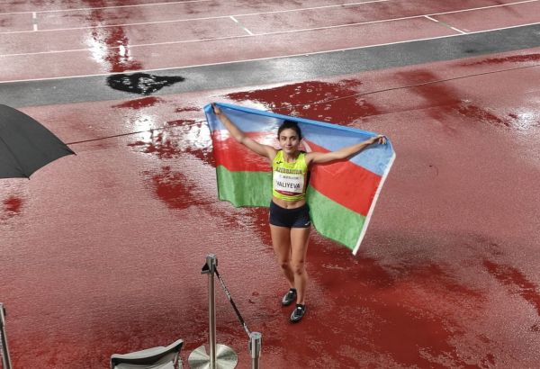 La coureuse azerbaïdjanaise Lamiya Veliyeva gagne la médaille d'argent aux Jeux paralympiques de Tokyo