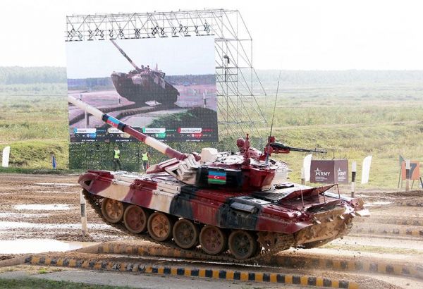 L'Azerbaïdjan participe aux  demi-finales de la compétition «Biathlon de chars» en Russie