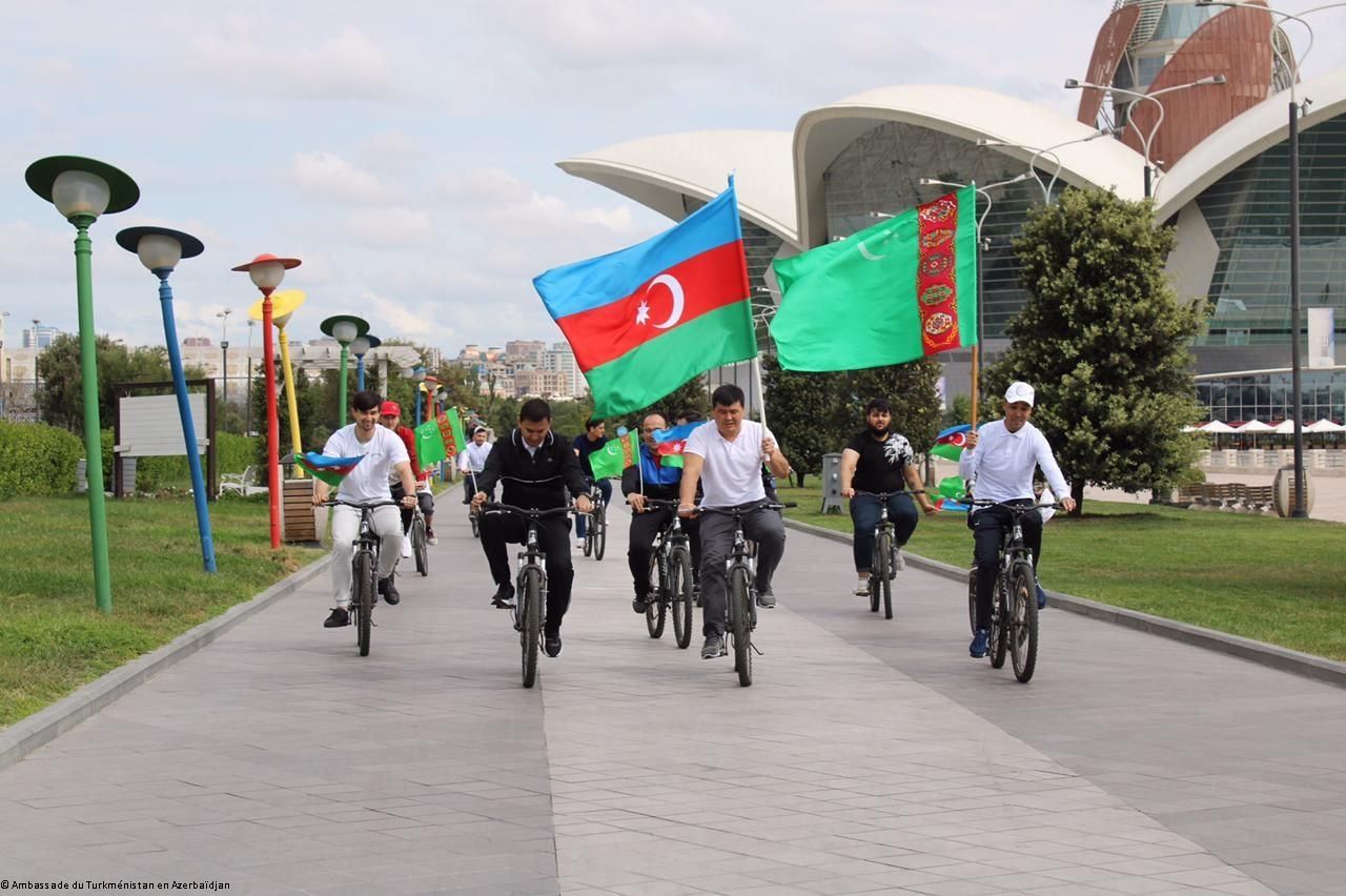 Bakou accueille un rallye vélo dédié au 30e anniversaire de l'indépendance du Turkménistan