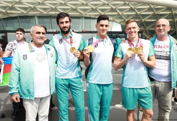 Un autre groupe d'athlètes paralympiques revient de Tokyo en Azerbaïdjan