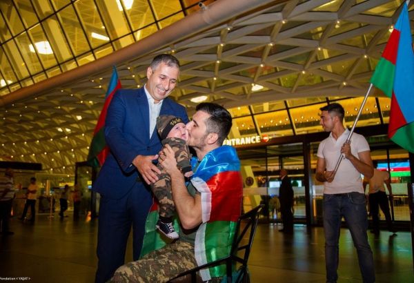Un autre groupe de militaires azerbaïdjanais est rentré chez lui après avoir été soigné en Turquie
