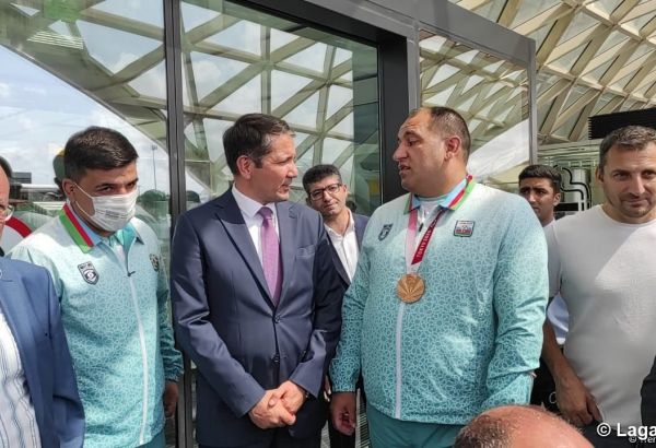 Un autre groupe d'athlètes de retour en Azerbaïdjan des Jeux paralympiques de Tokyo