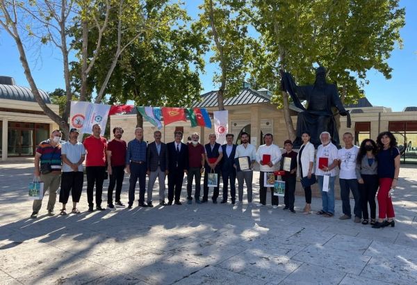 Des représentants de l'Azerbaïdjan participent à une réunion d'artistes du monde turcique