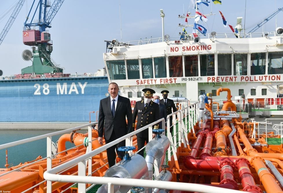 Le président Ilham Aliyev participe à la cérémonie de mise en exploitation d’un pétrolier baptisé Kelbédjer