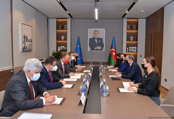 Le Représentant spécial de l'Union européenne pour le Caucase du Sud discute de la situation dans la région avec le chef de la diplomatie azerbaïdjanaise