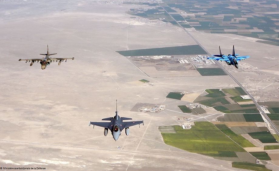 Faucon TurAz-2021: les avions militaires de l'Azerbaïdjan et de la Turquie ont effectué des vols de combat