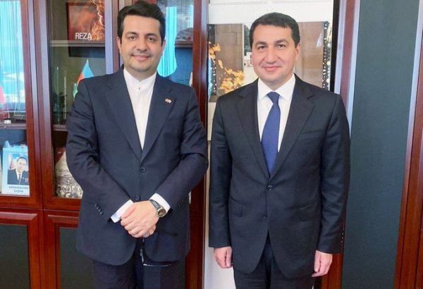L'Ambassadeur iranien s'entretient avec le conseiller diplomatique du président de l'Azerbaïdjan